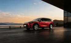 豪华感拉满！华境S炽焰鎏金色官图发布：采用迈巴赫同款双拼车身