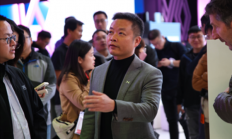 何小鹏回应4个小孩横躺马路：第二代VLA识别后减速 否则不堪设想