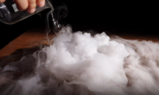 干冰遇水冒白烟真相 原来初中教材的解释是错的