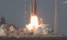 50多年来首次！美国载人绕月任务成功 进入预定轨道太阳翼已顺利展开