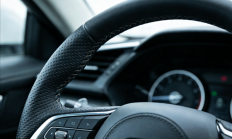 在小区内驾车剐蹭后径行驶离 是否属于肇事逃逸？法院判了