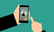 注意！接到陌生电话不要先出声