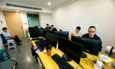 利用AI抹黑鸿蒙智行、小米等赚流量！烟台警方抓获新型网络水军团伙