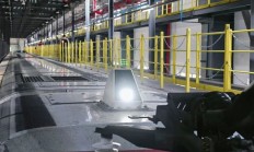 动车组车顶为何一直闪光？原来是一对“火眼金睛”