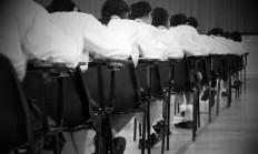 全国学生总体近视率连续四年降低！教育部：将严查挤占体育课等行为