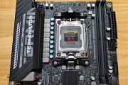 AMD平台首款B850迷你“背插主板”：PCIe x16插槽装在背面