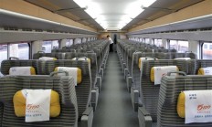 高铁运行中开窗 人会被气流直接吸出去：官方科普系误区