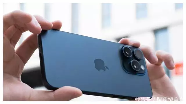 一点武德也不讲，iPhone 15 Pro跌破6400元，网友：又买早了他曾是一快递员，因长相帅气被杨幂发现，现成为名偶像明星 第4张