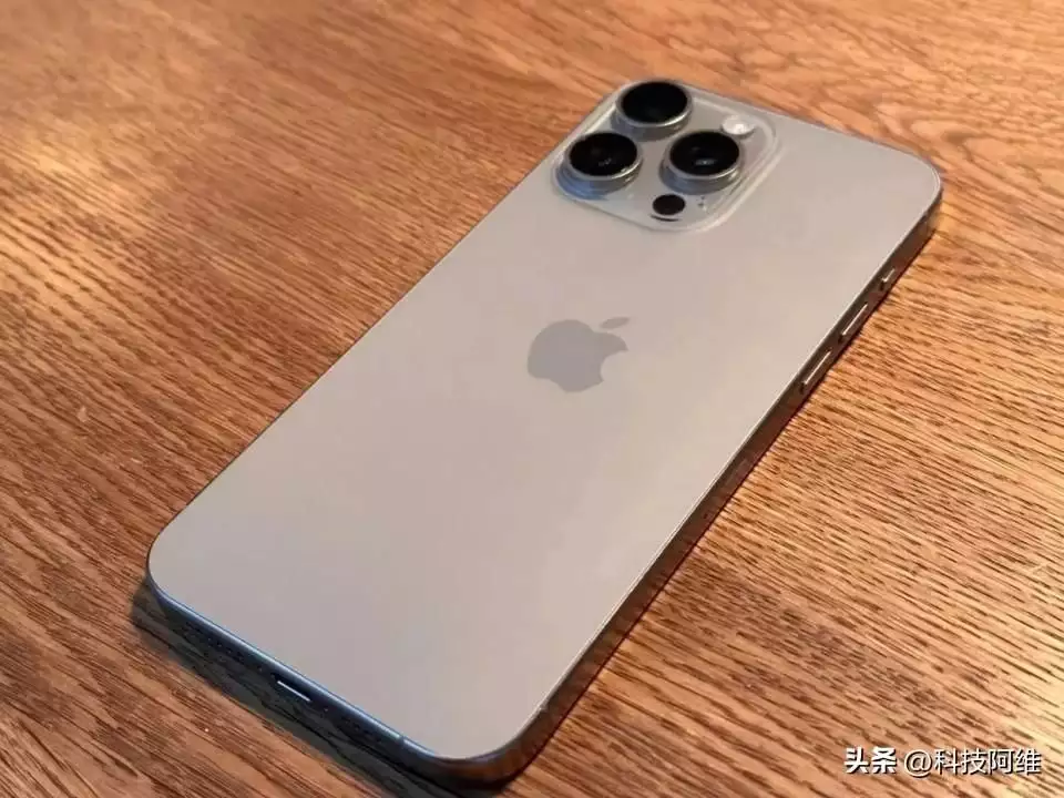 库克终于妥协，iPhone15ProMax一降再降，1TB+4800万+钛金属“闺蜜今年23岁了发育成这样，大家看看还有救吗？”哈哈哈 第3张