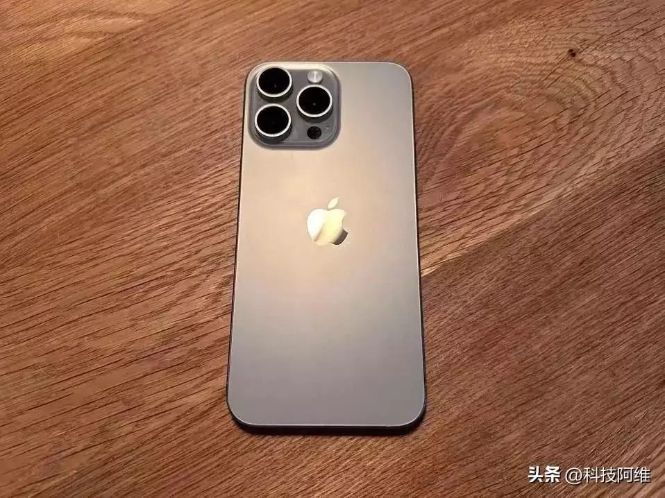 库克终于妥协，iPhone15ProMax一降再降，1TB+4800万+钛金属“闺蜜今年23岁了发育成这样，大家看看还有救吗？”哈哈哈 第4张