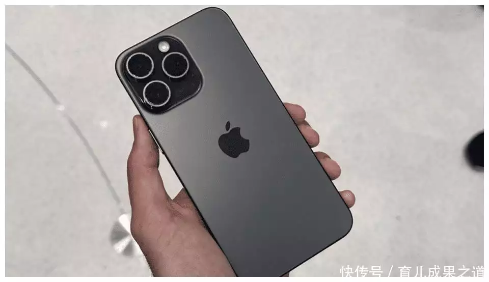 苹果iPhone15暴跌，比华为Mate60少1000，网友：库克真的很难过了浙江男子在出租屋躺平不上班，妻子无奈去足浴店打工：他让我养他 第8张