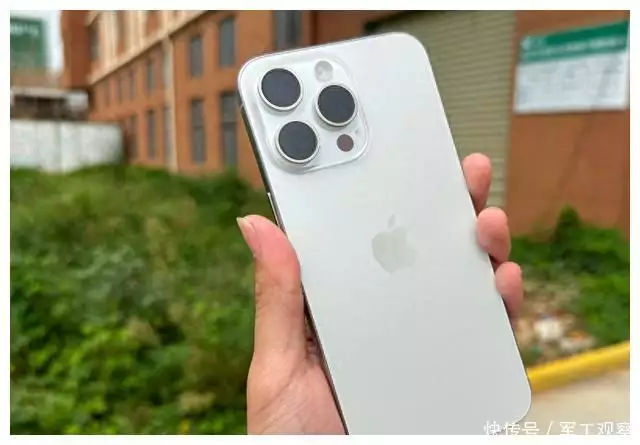 库克亮剑！iPhone 15 Pro Max大跳水，512GB更亲民了，买不买？离婚5年，再看刘恺威和杨幂的处境，夫妻差距一目了然 第1张