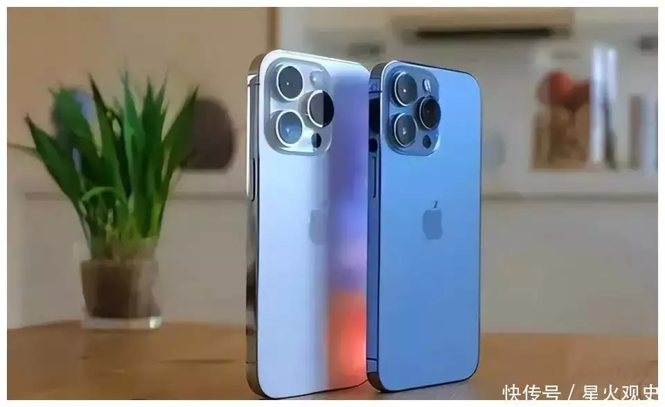 库克够狠！继续降价，iPhone15又跌了，苹果从此成为“跳水王”？三亚海滩网红扎堆直播，游客：大家都在岸上围观，感觉特别好玩 第2张