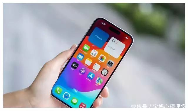 苹果16pro max价格（iPhone 16系列逐渐曝光，创新性依旧不大，不涨价或是关键？重庆一女子途经一千多公里回娘家，老家狗狗跑出迎接，场面太温馨） 第6张