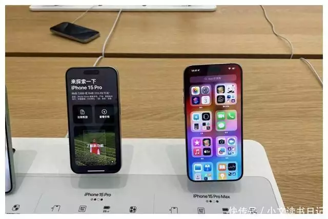 苹果15promax参数详细参数zol（iPhone 15 Pro Max降至谷底价，跌价1901元，售价更加亲民了66岁朱玲玲和40岁儿子霍启山同框，朱玲玲魅力四射，霍启山帅） 第1张