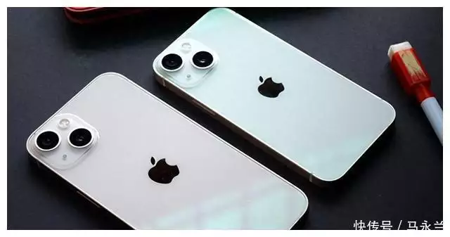 多款iphone降价（苹果手机全线降价，这4款iPhone值得“捡漏”，价格跌到了冰点!河南一羊驼被哈士奇带进沟里，气得疯狂吐口水：动物界的爱恨情仇） 第1张