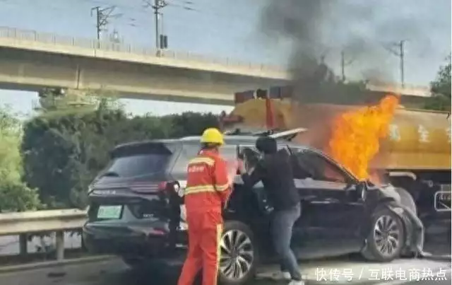 问界m7 价格（问界M7起火3人死亡，车企：与我无关，有事找配件商，官媒发声了8位美到惊人的“狐狸眼”女星，个个风情万种，回眸一笑百媚生） 第16张