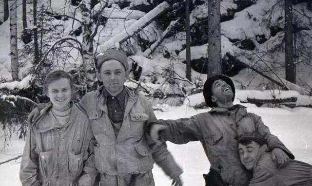 1959年，前苏联登山队离奇死亡,体内辐射严重超标,赤脚在雪地奔跑 前苏联登山队离奇死亡 第1张