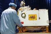 把5G基站搬上天！国内首颗通感智算卫星入轨：100Gbps高速星地激光通信