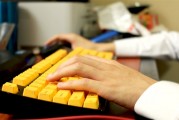 Anthropic呼吁让AI发展放缓 马斯克OpenAI力挺：中国厂商是竞赛的最大难题 敢一起慢吗