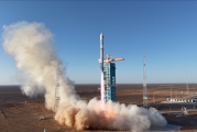 中国首次火箭陆地回收成功！蓝箭航天详解朱雀三号遥二入轨、回收全程
