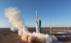 中国首次火箭陆地回收成功！蓝箭航天详解朱雀三号遥二入轨、回收全程