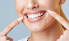 31岁女子确诊重度牙周病不敢随便笑 牙间隙形成巨大黑三角