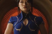 美女演员练出丰满大腿！真人春丽对比游戏立绘
