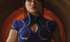 美女演员练出丰满大腿！真人春丽对比游戏立绘