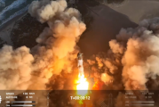 马斯克旗下SpaceX星舰第八次试飞发射：将部署四颗星链模拟器