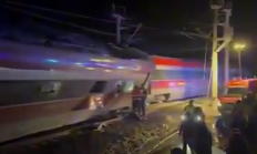 西班牙两列高铁突发出轨：已致21死超百人受伤