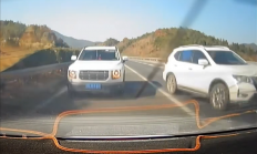 突然变道减速致后车紧急变线撞车 前车要担责吗？交警判了