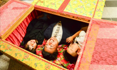 日本年轻人流行活人躺棺 花钱入棺冥想半小时 重新审视生命