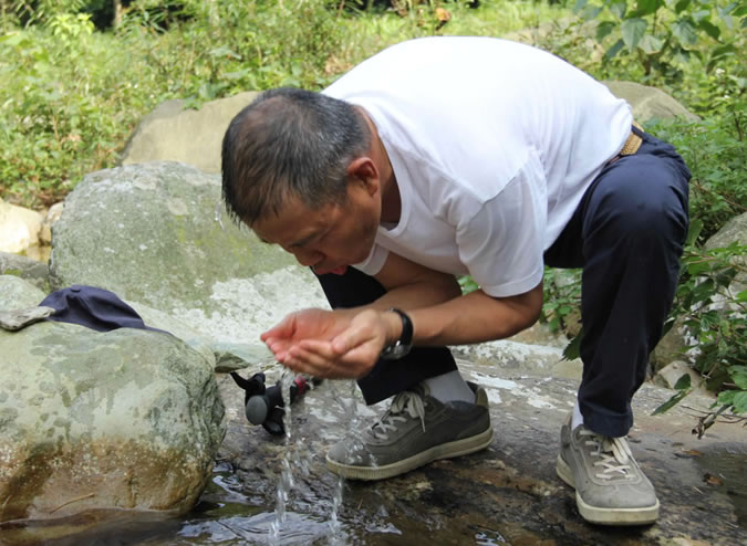 首富钟睒睒不是白手起家，也不是普通家庭 首富钟睒睒 第1张