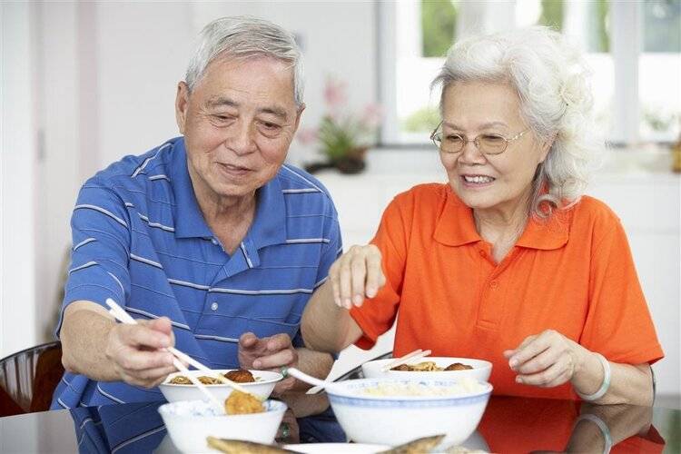 年龄大了，应该要少吃肉？医生直言：老年人多吃4种肉或更长寿 老年人多吃4种肉 第4张