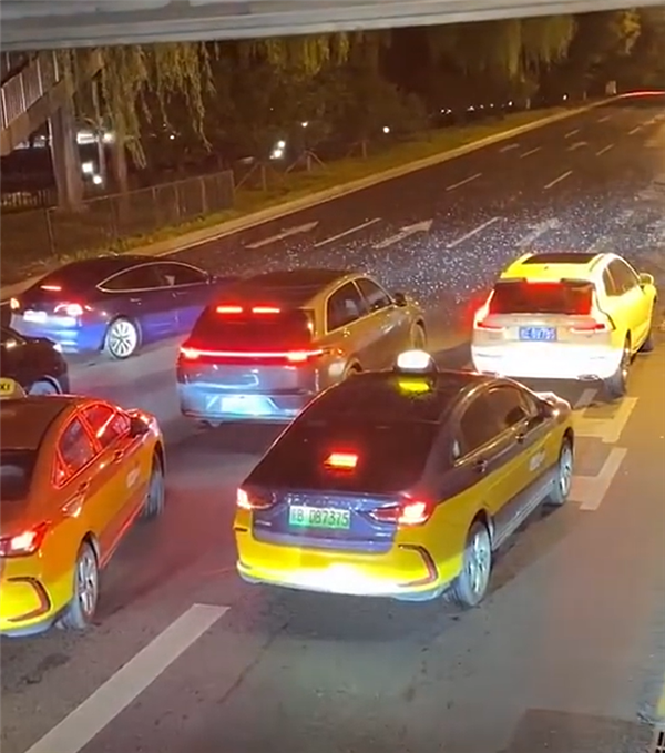 一锤定音!把车停桥下躲冰雹不属于紧急避险 已违法 车停桥下躲冰雹 第2张 一锤定音!把车停桥下躲冰雹不属于紧急避险 已违法 车停桥下躲冰雹 第2张