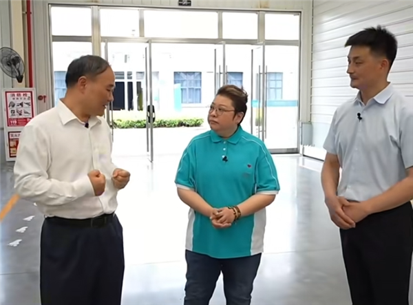 李书福:几乎所有新势力都来吉利挖人 没有吉利的人才 他们造不出车 新势力 吉利 第1张 李书福:几乎所有新势力都来吉利挖人 没有吉利的人才 他们造不出车 新势力 吉利 第1张
