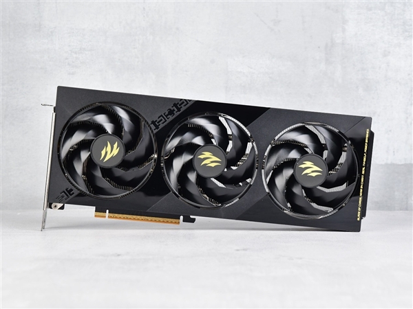 影驰RTX 5060魔刃上手:磁吸RGB光效的50系甜点卡 第1张 影驰RTX 5060魔刃上手:磁吸RGB光效的50系甜点卡 第1张