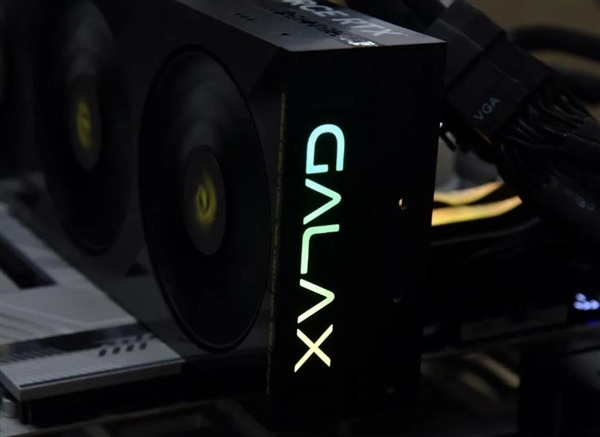 影驰RTX 5060魔刃上手:磁吸RGB光效的50系甜点卡 第6张 影驰RTX 5060魔刃上手:磁吸RGB光效的50系甜点卡 第6张