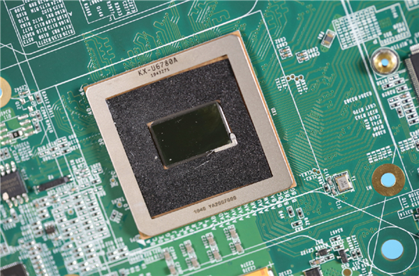 CPU-Z 2.16发布：支持国产兆芯处理器 2.16 第1张
