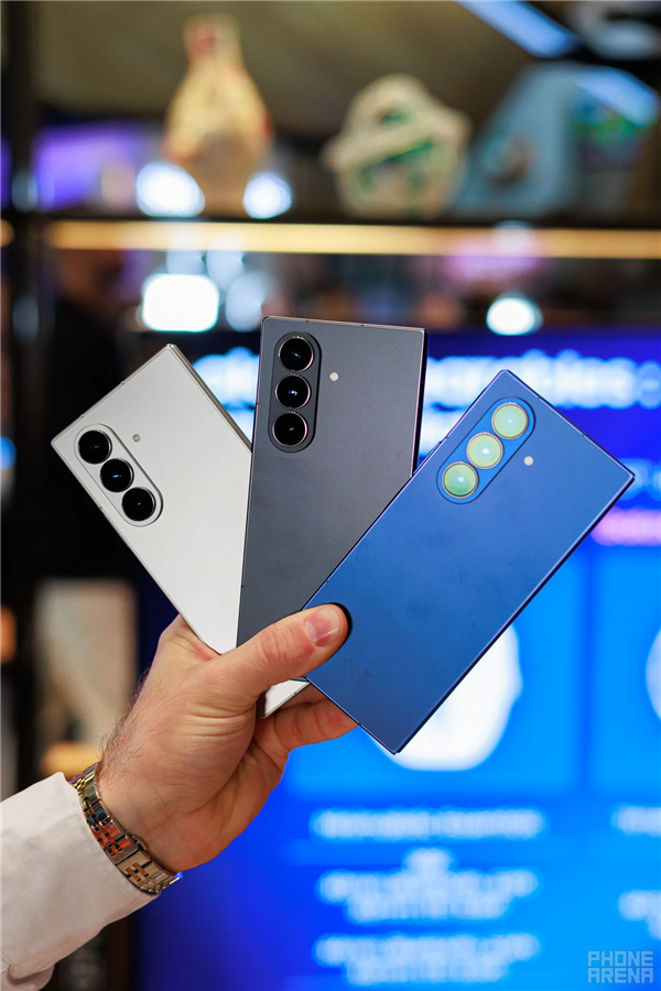 三星Galaxy Z Fold7图赏:全球最轻大折叠 比iPhone 16 Pro Max还要轻 Fold7 第12张 三星Galaxy Z Fold7图赏:全球最轻大折叠 比iPhone 16 Pro Max还要轻 Fold7 第12张
