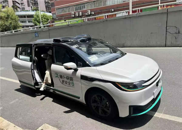网友体验萝卜快跑自动驾驶租车:一天88元 不用驾照、不限里程 萝卜快跑 自动驾驶租车 第3张 网友体验萝卜快跑自动驾驶租车:一天88元 不用驾照、不限里程 萝卜快跑 自动驾驶租车 第3张