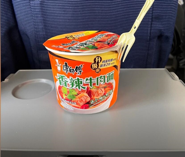 高铁上不能吃泡面了?12306回应高铁不要食用方便面提醒 高铁上不能吃泡面了 第2张 高铁上不能吃泡面了?12306回应高铁不要食用方便面提醒 高铁上不能吃泡面了 第2张