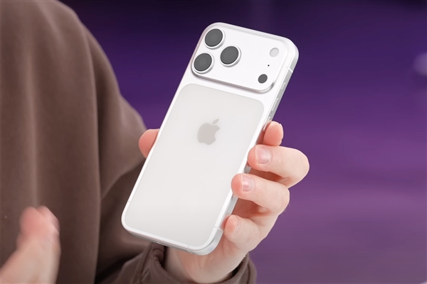 iPhone 17 Pro真机现身街头：外观大曝光 Pro真机 第2张