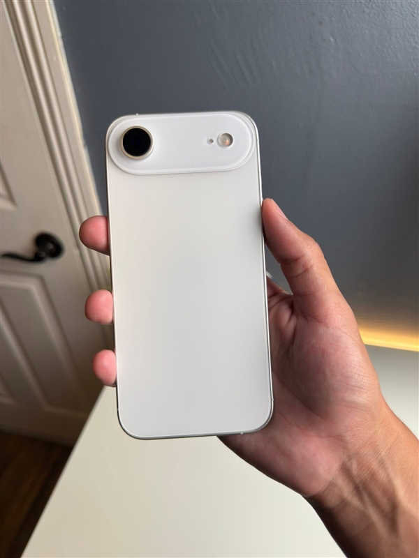 iPhone 17 Air/Pro电池对比：厚度差异明显 Air/Pro电池对比 第3张