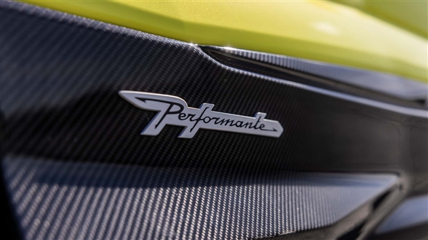 4.0T双涡轮V8插混动力！兰博基尼Urus SE Performante官图发布 兰博基尼Urus Performante 第2张