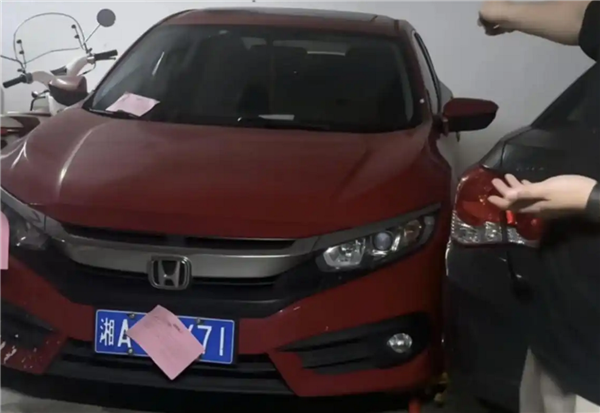 恶意霸占业主8万车位多日 还反咬一口的女子当面道歉：所在单位通报引网友点赞 第1张
