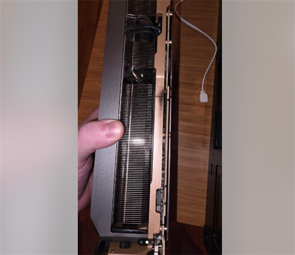 离谱！RTX 5090玩游戏五分钟后炸冒烟了 RTX 5090 第2张