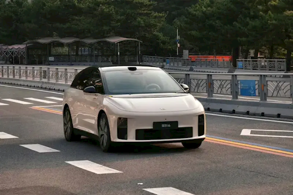 超越小米YU7！理想i6热销12万辆拿下上半年中大型SUV销冠 理想i6 第1张