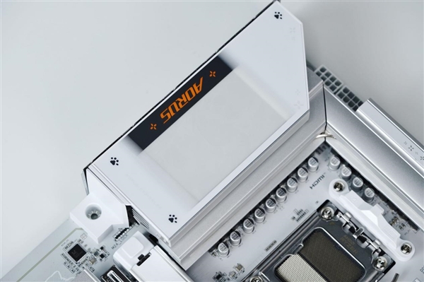 融入雕妹二次元设计！技嘉B850 AORUS ELITE-P ICE主板图赏 技嘉B850 ICE主板 第10张